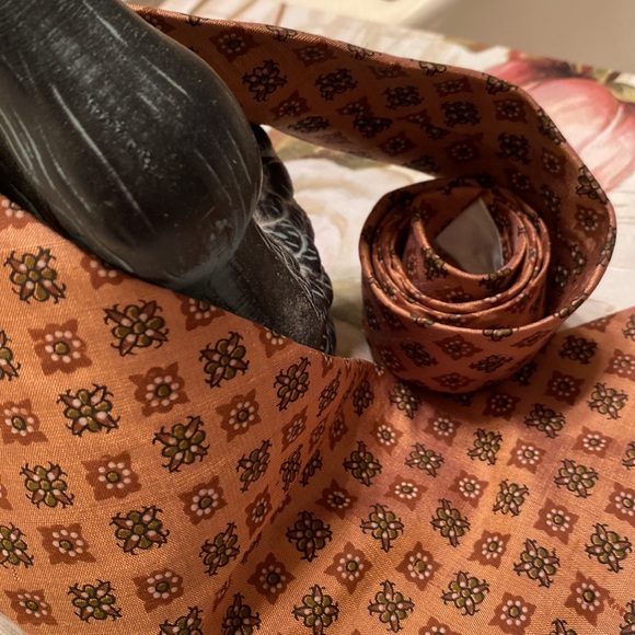 Vintage Made in Thailand 100% Thai Silk tie 4” wide x 54” length - Picture 6 of 6